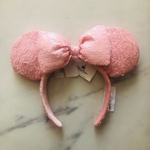 💕 Disney Pink Sequined Minnie Mouse Ears